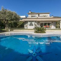 Villa in the mountains, in the village, in the suburbs, at the seaside in Spain, Catalunya, Barcelona, 460 sq.m.