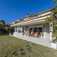 Villa in the mountains, in the village, in the suburbs, at the seaside in Spain, Catalunya, Barcelona, 460 sq.m.