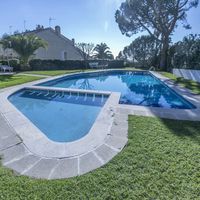 Villa in the mountains, in the village, in the suburbs, at the seaside in Spain, Catalunya, Barcelona, 330 sq.m.