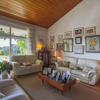 Villa in the mountains, in the village, in the suburbs, at the seaside in Spain, Catalunya, Barcelona, 330 sq.m.