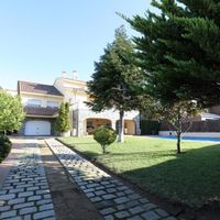 Вилла в горах, в деревне, в пригороде, у моря в Испании, Каталония, Барселона, 800 кв.м.