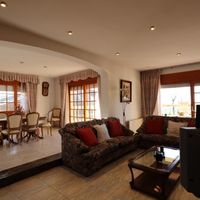 Вилла в горах, в деревне, в пригороде, у моря в Испании, Каталония, Барселона, 800 кв.м.