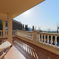 Вилла в горах, в деревне, в пригороде, у моря в Испании, Каталония, Барселона, 800 кв.м.