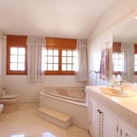 Вилла в горах, в деревне, в пригороде, у моря в Испании, Каталония, Барселона, 800 кв.м.