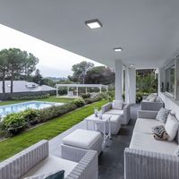 Villa in the mountains, in the village, in the suburbs, at the seaside in Spain, Catalunya, Barcelona, 511 sq.m.