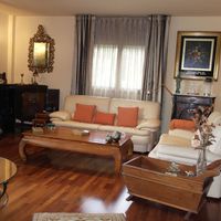 Villa in the mountains, in the village, in the suburbs, at the seaside in Spain, Catalunya, Barcelona, 405 sq.m.