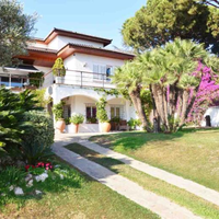 Вилла в горах, в пригороде в Испании, Каталония, Барселона, 450 кв.м.