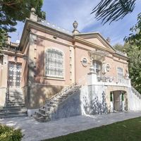 Элитная недвижимость в деревне, в пригороде, у моря в Испании, Каталония, Барселона, 649 кв.м.