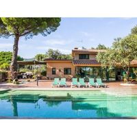 Villa in the mountains, in the village, in the suburbs, at the seaside in Spain, Catalunya, Barcelona, 215 sq.m.