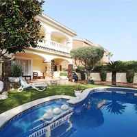Villa in the big city, in the suburbs, at the seaside in Spain, Catalunya, Barcelona, 400 sq.m.