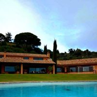 Villa in the mountains, in the village, in the suburbs, at the seaside in Spain, Catalunya, Barcelona, 528 sq.m.