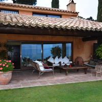 Villa in the mountains, in the village, in the suburbs, at the seaside in Spain, Catalunya, Barcelona, 528 sq.m.