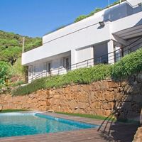 Villa in the mountains, in the village, in the suburbs, at the seaside in Spain, Catalunya, Barcelona, 380 sq.m.