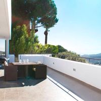 Villa in the mountains, in the village, in the suburbs, at the seaside in Spain, Catalunya, Barcelona, 380 sq.m.