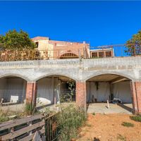 Elite real estate in the mountains, in the village, in the suburbs, in the forest, at the seaside in Spain, Catalunya, Barcelona, 1000 sq.m.