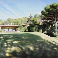 Villa in the mountains, in the village, in the suburbs, at the seaside in Spain, Catalunya, Barcelona, 400 sq.m.