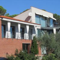 Дом в большом городе, в пригороде, у моря в Испании, Каталония, Барселона, 384 кв.м.