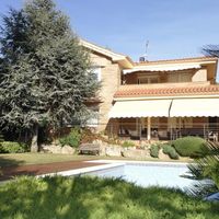 Villa in the mountains, in the village, in the suburbs, at the seaside in Spain, Catalunya, Barcelona, 464 sq.m.