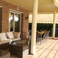 Villa in the mountains, in the village, in the suburbs, at the seaside in Spain, Catalunya, Barcelona, 464 sq.m.