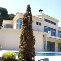 Villa in the mountains, in the village, in the suburbs, at the seaside in Spain, Catalunya, Barcelona, 450 sq.m.