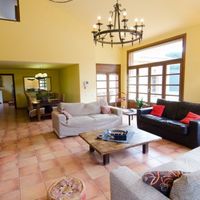 Вилла в горах, в деревне, в пригороде, у моря в Испании, Каталония, Барселона, 650 кв.м.