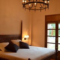 Вилла в горах, в деревне, в пригороде, у моря в Испании, Каталония, Барселона, 650 кв.м.