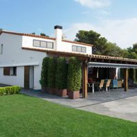 Villa in the mountains, in the village, in the suburbs, at the seaside in Spain, Catalunya, Barcelona, 480 sq.m.