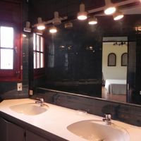 Вилла в горах, в деревне, в пригороде, у моря в Испании, Каталония, Барселона, 450 кв.м.