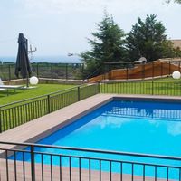 Вилла в горах, в деревне, в пригороде, в лесу, у моря в Испании, Каталония, Барселона, 950 кв.м.