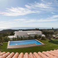 Villa in the mountains, in the village, in the suburbs, at the seaside in Spain, Catalunya, Barcelona, 608 sq.m.