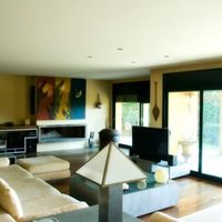 Вилла в горах, в деревне, в пригороде, у моря в Испании, Каталония, Барселона, 700 кв.м.