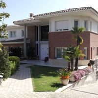 Вилла в горах, в пригороде, у моря в Испании, Каталония, Барселона, 1300 кв.м.