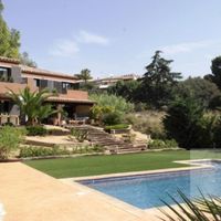 Вилла в горах, в деревне, в пригороде, у моря в Испании, Каталония, Барселона, 412 кв.м.