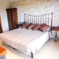 Вилла в горах, в деревне, в пригороде, у моря в Испании, Каталония, Барселона, 320 кв.м.