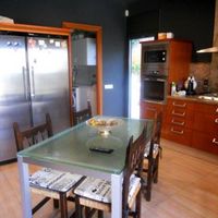 Вилла в горах, в деревне, в пригороде, у моря в Испании, Каталония, Барселона, 320 кв.м.