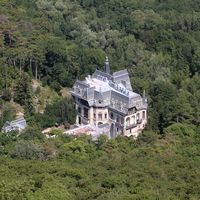 Castle at the spa resort, in the suburbs, in the forest in Austria, Lower Austria, 2300 sq.m.