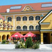 Hotel in the village, by the lake, in the suburbs in Austria, Lower Austria, 1600 sq.m.
