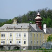 Замок в пригороде, в лесу в Австрии, Нижняя Австрия, 2000 кв.м.