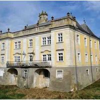 Castle in the suburbs, in the forest in Austria, Lower Austria, 2000 sq.m.