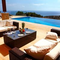 Villa in the mountains, at the seaside in Republic of Cyprus, Eparchia Pafou, 210 sq.m.