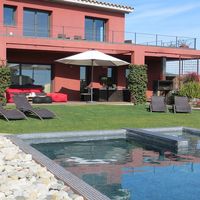 Дом в пригороде, у моря в Испании, Каталония, Барселона, 408 кв.м.