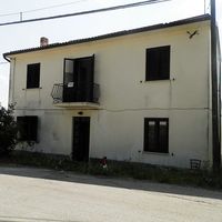 Дом в деревне в Италии, Абруццо, 183 кв.м.