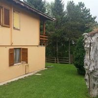 Дом в горах, в деревне в Италии, Абруццо, 100 кв.м.