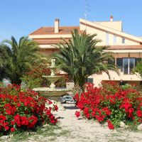 Вилла в пригороде в Италии, Абруццо, 500 кв.м.