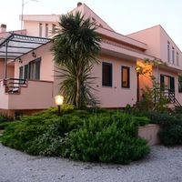 Вилла в пригороде в Италии, Абруццо, 500 кв.м.