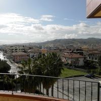 Апартаменты в большом городе, у моря в Италии, Абруццо, 78 кв.м.