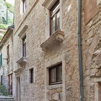 Отель (гостиница) у моря в Черногории, Котор, 180 кв.м.