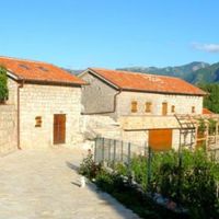 Элитная недвижимость у озера в Черногории, Бар, Добра Вода, 700 кв.м.