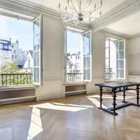Flat in France, Ile-de-France, Paris, 86 sq.m.