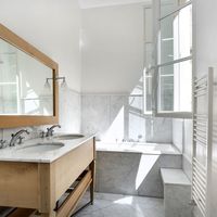 Flat in France, Ile-de-France, Paris, 86 sq.m.